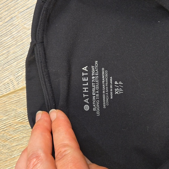 Athleta black floral Elation Eyelet 7/8 tights leggings, size XS - Picture 9 of 11